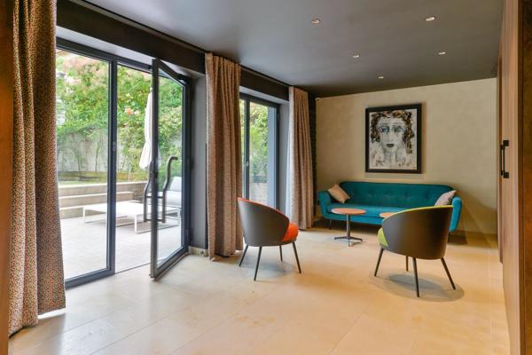 Lyon 3 - Frères lumières - Hôtel particulier du XXIème - Garage sécurisé de 300 m² - Dépendances - Piscine -Terrasse - Jardin - 4 chambres