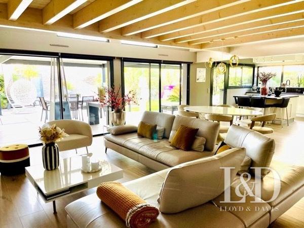  Maison d'architecte aux prestations exceptionnelles Bruges limite Le Bouscat