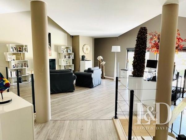  Maison d'architecte aux prestations exceptionnelles Bruges limite Le Bouscat