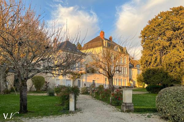 CHINON HISTORIQUE - HOTEL PARTICULIER SUR SON PARC