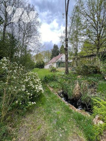 A ACHETER sur la commune de SAINTIGNY

Une charmante maison comprenant:

Au rez-de-chaussée...