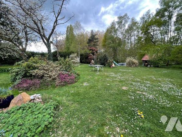 A ACHETER sur la commune de SAINTIGNY

Une charmante maison comprenant:

Au rez-de-chaussée...