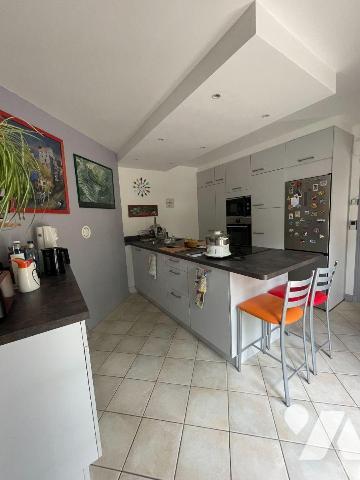 A ACHETER sur la commune de SAINTIGNY

Une charmante maison comprenant:

Au rez-de-chaussée...