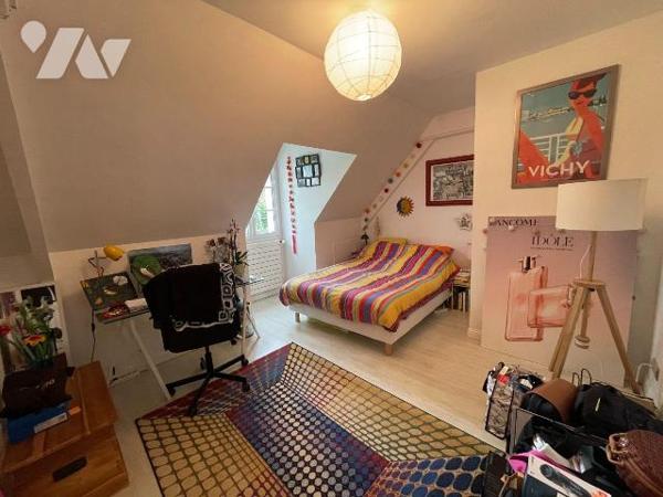 A ACHETER sur la commune de SAINTIGNY

Une charmante maison comprenant:

Au rez-de-chaussée...