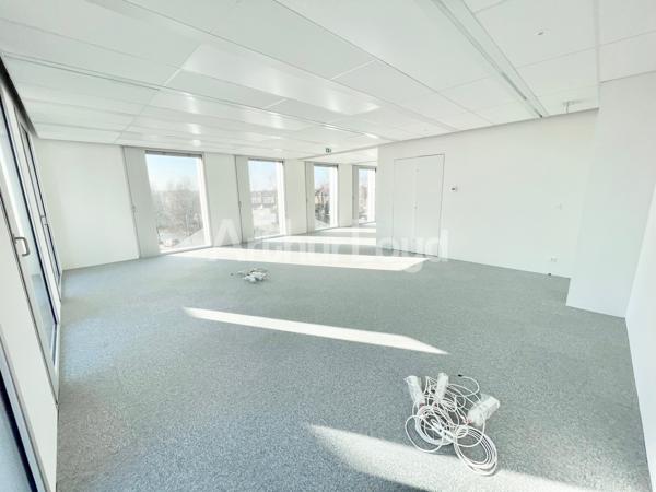 Bureaux à louer à Lomme Euratechnologies avec jardin partagé et terrasse