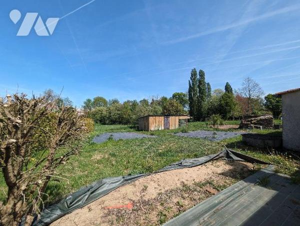 EXCLUSIVITÉ - LES HERBIERS - Maison de caractère à rénover alliant le calme de la campagne et l...