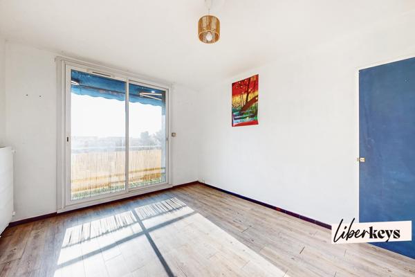 Nîmes, T3 vendu libre avec balcon, cave et stationnement privatif.