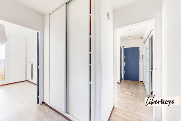 Nîmes, T3 vendu libre avec balcon, cave et stationnement privatif.