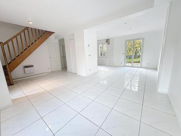 Maison familiale récente à Creil