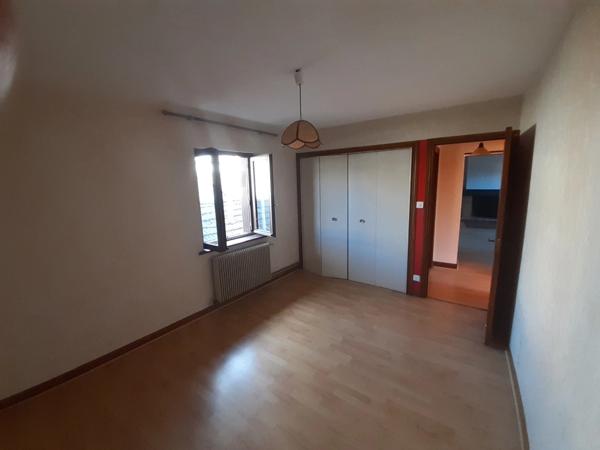Dpt Loire (42), à vendre PANISSIERES immeuble