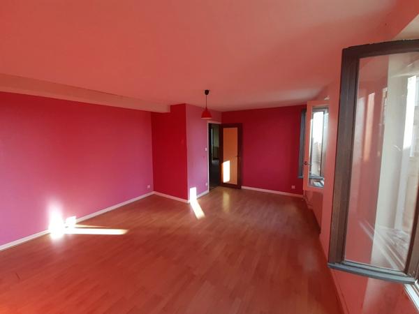 Dpt Loire (42), à vendre PANISSIERES immeuble