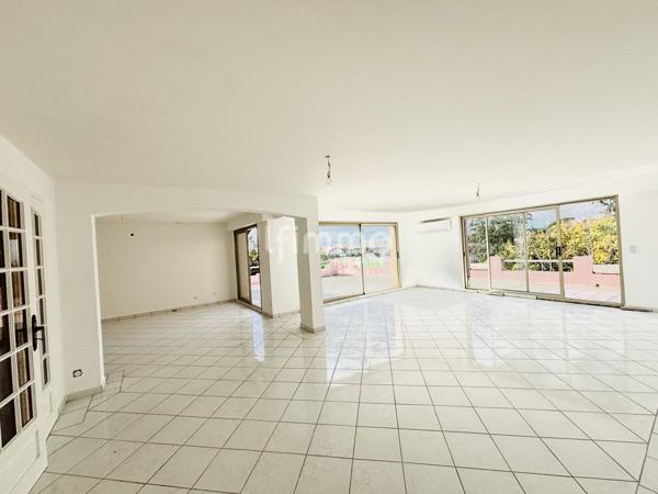 Valescure – Villa 213 m² – 5 chambres – Terrain 1300 m²