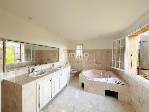 Valescure – Villa 213 m² – 5 chambres – Terrain 1300 m²