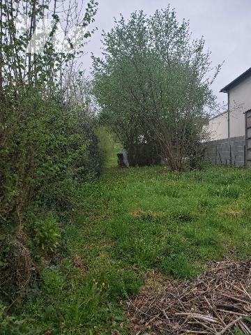 Terrain à bâtir à vendre situé à Guéret, code postal 23000, dans le département de la Creuse. C...