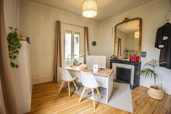 Versailles Notre-Dame Appartement 5 piècxes 129 m² carrez situe au 1er étage avec cave €1 120 000 ** - Référence 27658