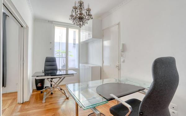 Bureaux à louer 40m² Paris environnement dynamique transports immédiats