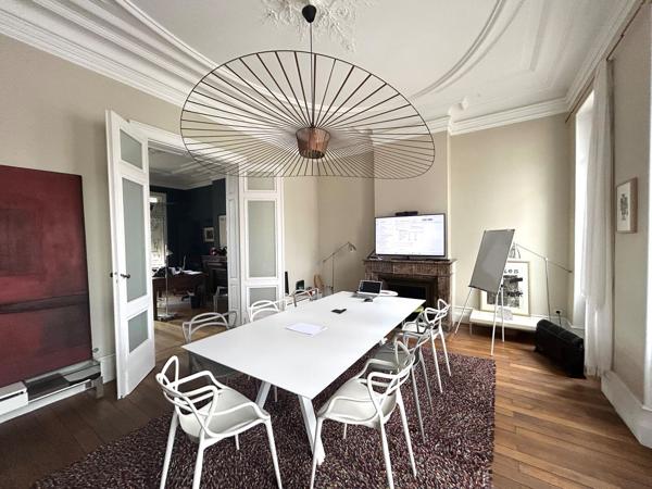 Bureau à louer Bordeaux face au parc bordelais avec terrasse et local d'archives en sous sol