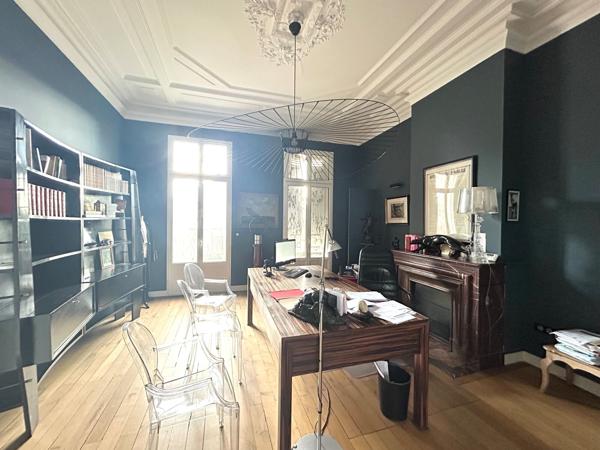 Bureau à louer Bordeaux face au parc bordelais avec terrasse et local d'archives en sous sol