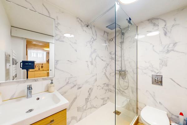 T2 bis de 44 m² avec séjour, cuisine indépendante et deux coins nuit