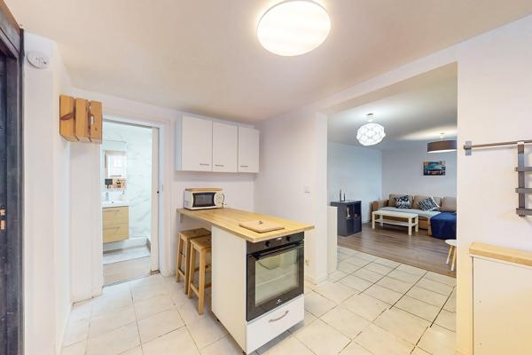 T2 bis de 44 m² avec séjour, cuisine indépendante et deux coins nuit
