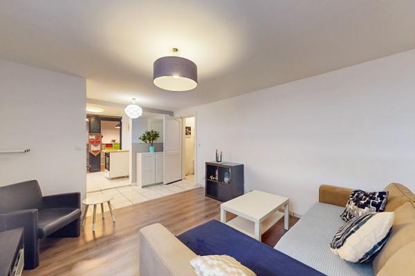 T2 bis de 44 m² avec séjour, cuisine indépendante et deux coins nuit