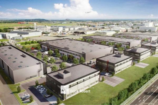 Bureaux à louer à Meyzieu lumineux avec accès autoroute et transports