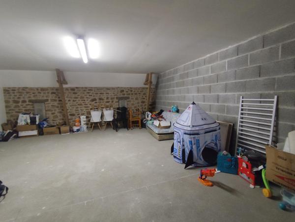 Charmante longère mitoyenne avec terrain !