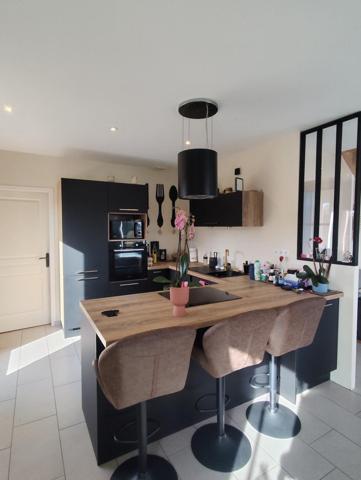 Charmante longère mitoyenne avec terrain !