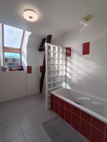 Charmante longère mitoyenne avec terrain !