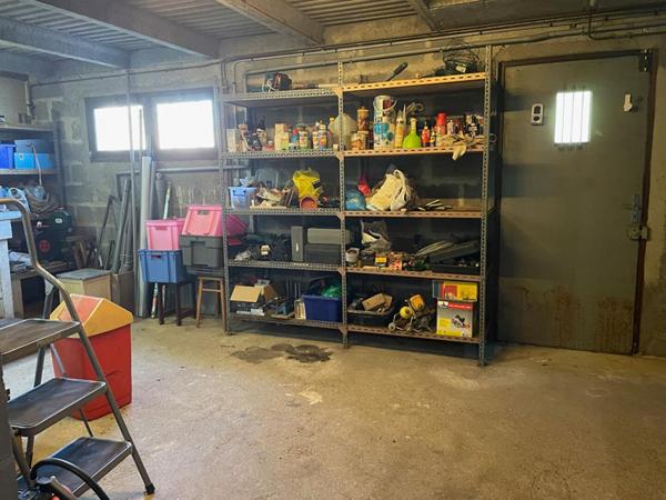 Exclusivité - Maison avec 5 chambres dont 3 en rdc + bureau  sur un terrain de 1200 m² à Chateauneuf Sur Loire