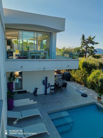 Le Cannet (06110) Villa LAS PALMAS de style californien avec piscine et jardin exotique