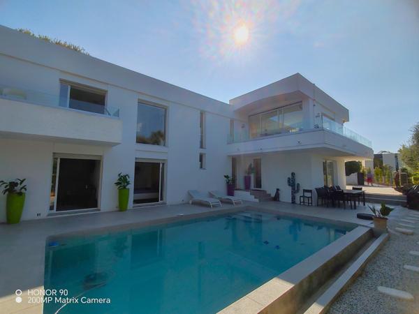 Le Cannet (06110) Villa LAS PALMAS de style californien avec piscine et jardin exotique