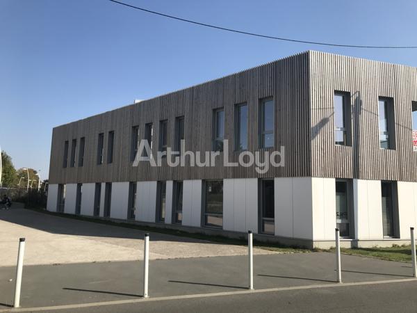 Bureaux à louer à Saint-Nicolas immeuble neuf proche gare parking privatif