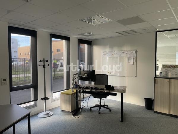 Bureaux à louer à Saint-Nicolas immeuble neuf proche gare parking privatif