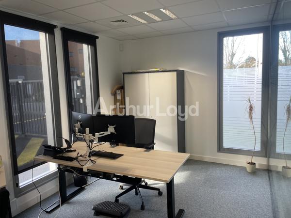 Bureaux à louer à Saint-Nicolas immeuble neuf proche gare parking privatif