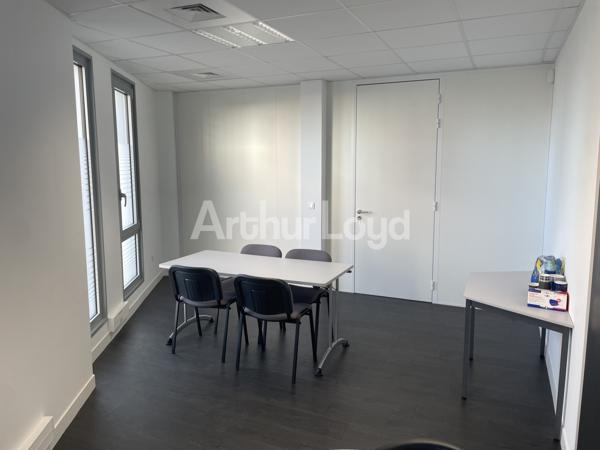 Bureaux à louer à Saint-Nicolas immeuble neuf proche gare parking privatif
