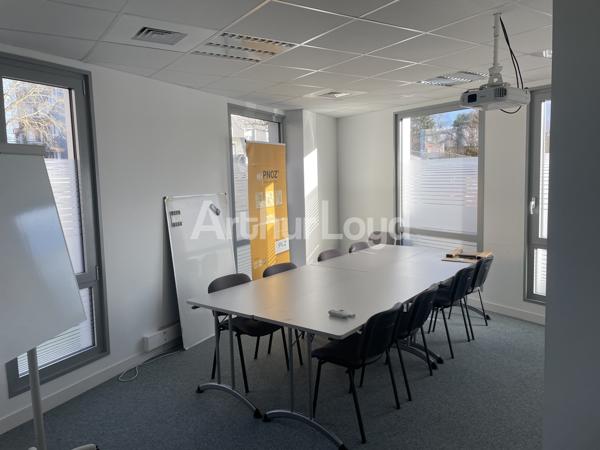 Bureaux à louer à Saint-Nicolas immeuble neuf proche gare parking privatif