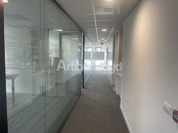 Bureaux à louer à Saint-Nicolas immeuble neuf proche gare parking privatif