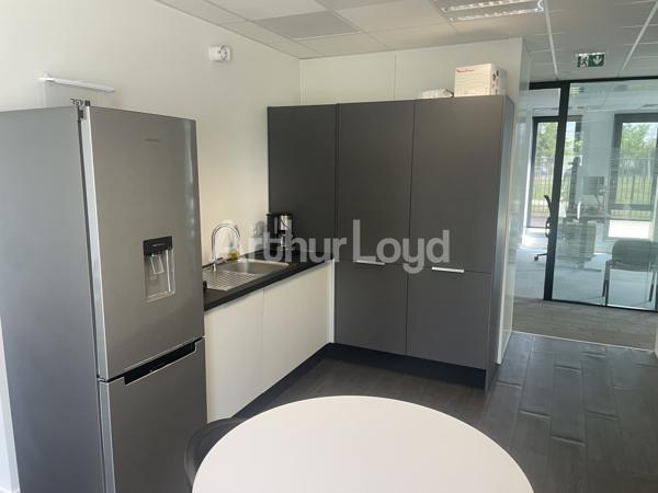Bureaux à louer à Saint-Nicolas immeuble neuf proche gare parking privatif