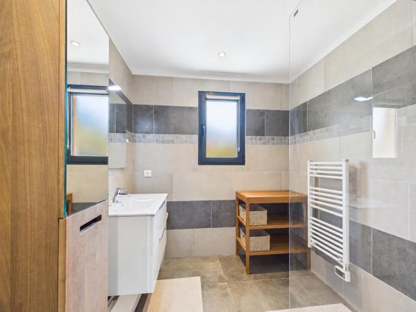 Appartement
         3 pièces
        - 80 m² 399 000 €*