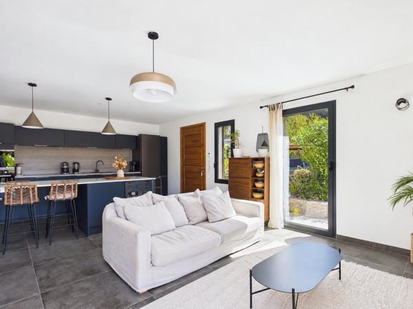 Appartement
         3 pièces
        - 80 m² 399 000 €*