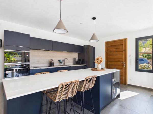 Appartement
         3 pièces
        - 80 m² 399 000 €*