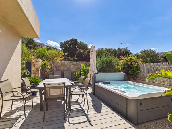 Appartement
         3 pièces
        - 80 m² 399 000 €*