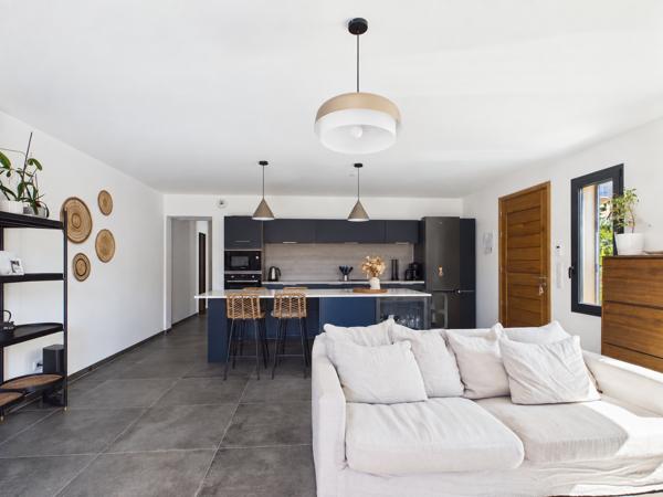 Appartement
         3 pièces
        - 80 m² 399 000 €*