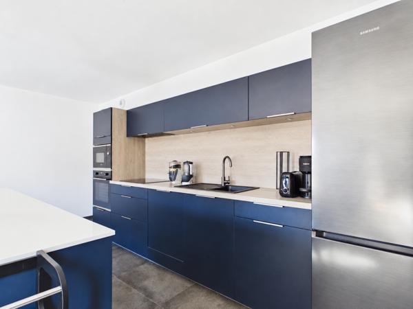 Appartement
         3 pièces
        - 80 m² 399 000 €*
