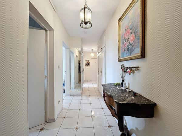 Appartement 77 m² avec balcons, cave et box –