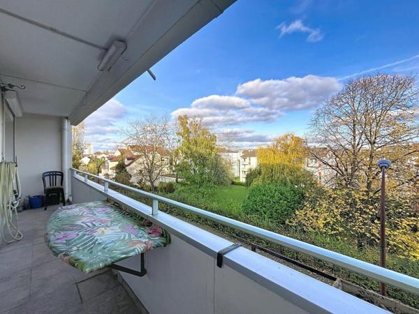 Appartement 77 m² avec balcons, cave et box –