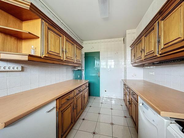 Appartement 77 m² avec balcons, cave et box –