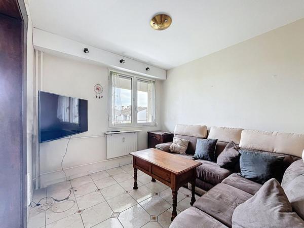 Appartement 77 m² avec balcons, cave et box –