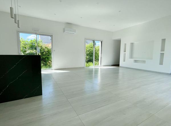 Brissac-Quincé - maison récente avec 4 chambres - jardin et garage à seulement 23 minutes de la Gare d'Angers